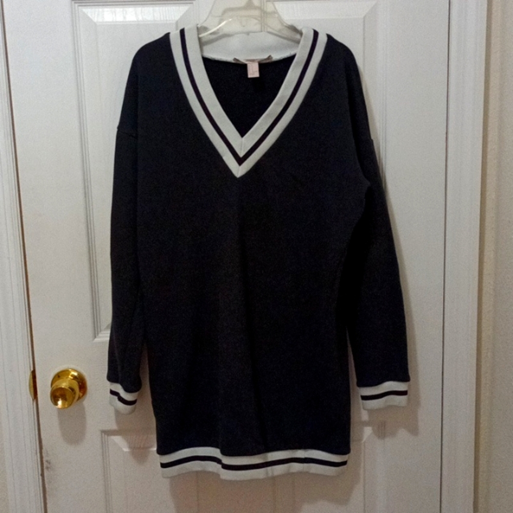 Forever 21 black white juniors long sweatshirt size medium